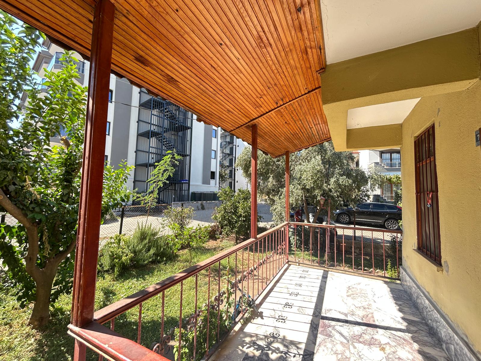 MARMARİS ARMUTALANDA KÖŞE KONUM BAHÇELİ SATILIK 3+1 TRİBLEKS VİLLA